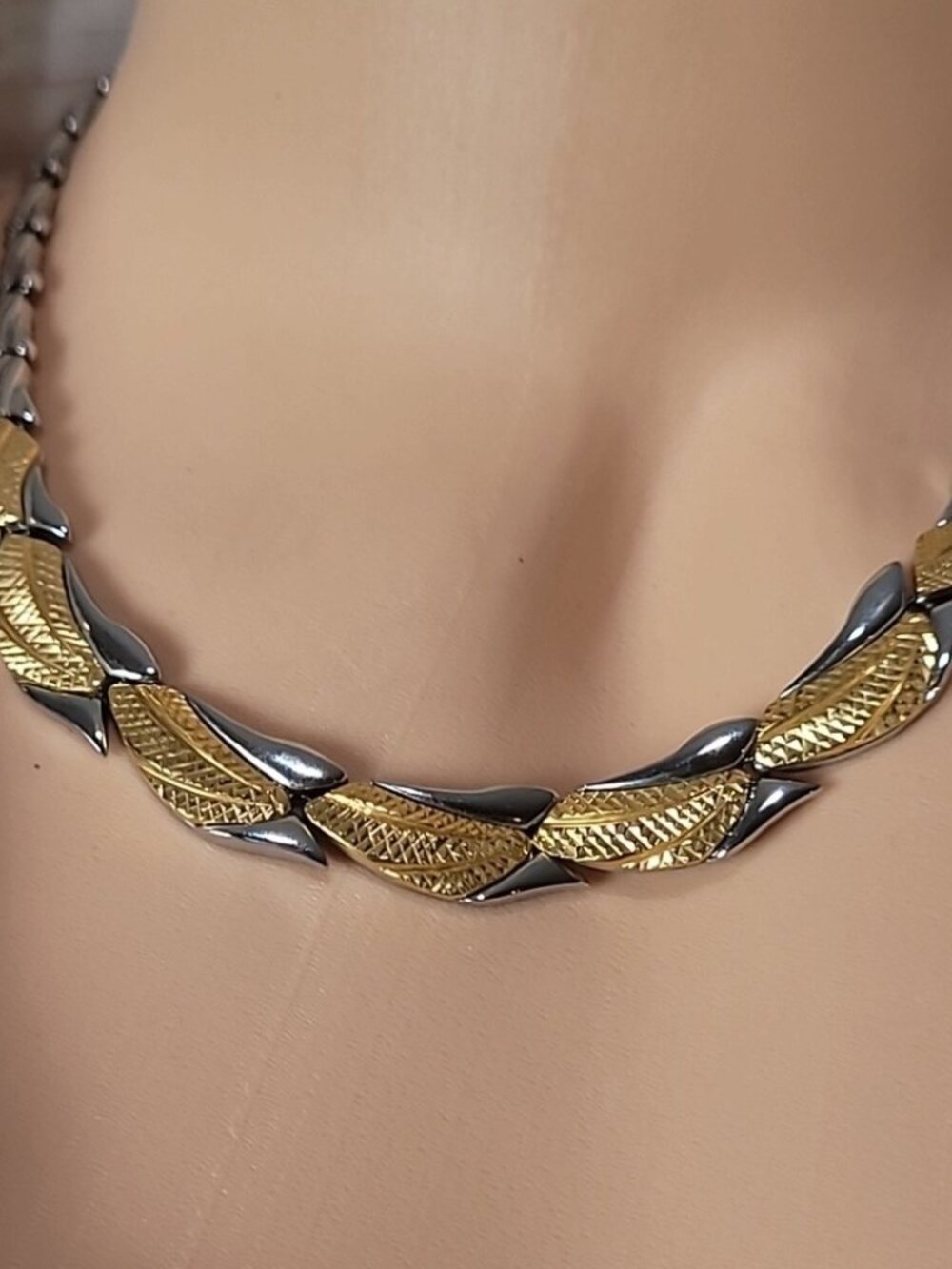 Vintage Two-Tone Stainless Steel 16" Leaf Link Collar Choker Necklace - Excellen - Picture 2 of 16